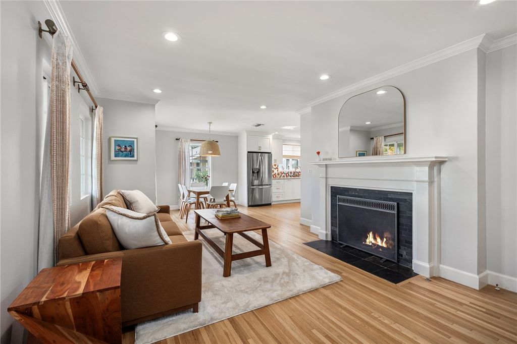 Photo of 16600 Gilmore Street, Lake Balboa, CA 91406 (MLS # SR25260148)