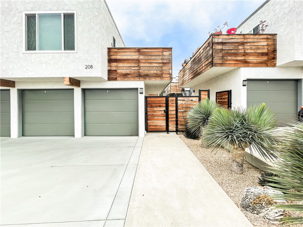 208 Avenida Victoria C