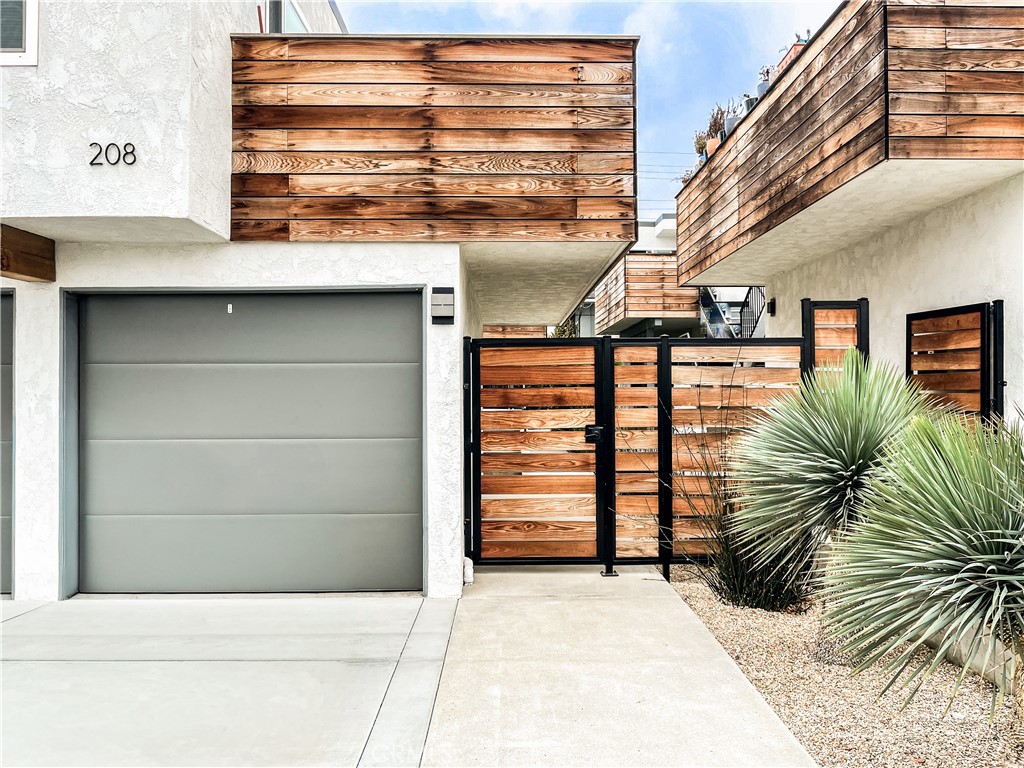 208 Avenida Victoria C