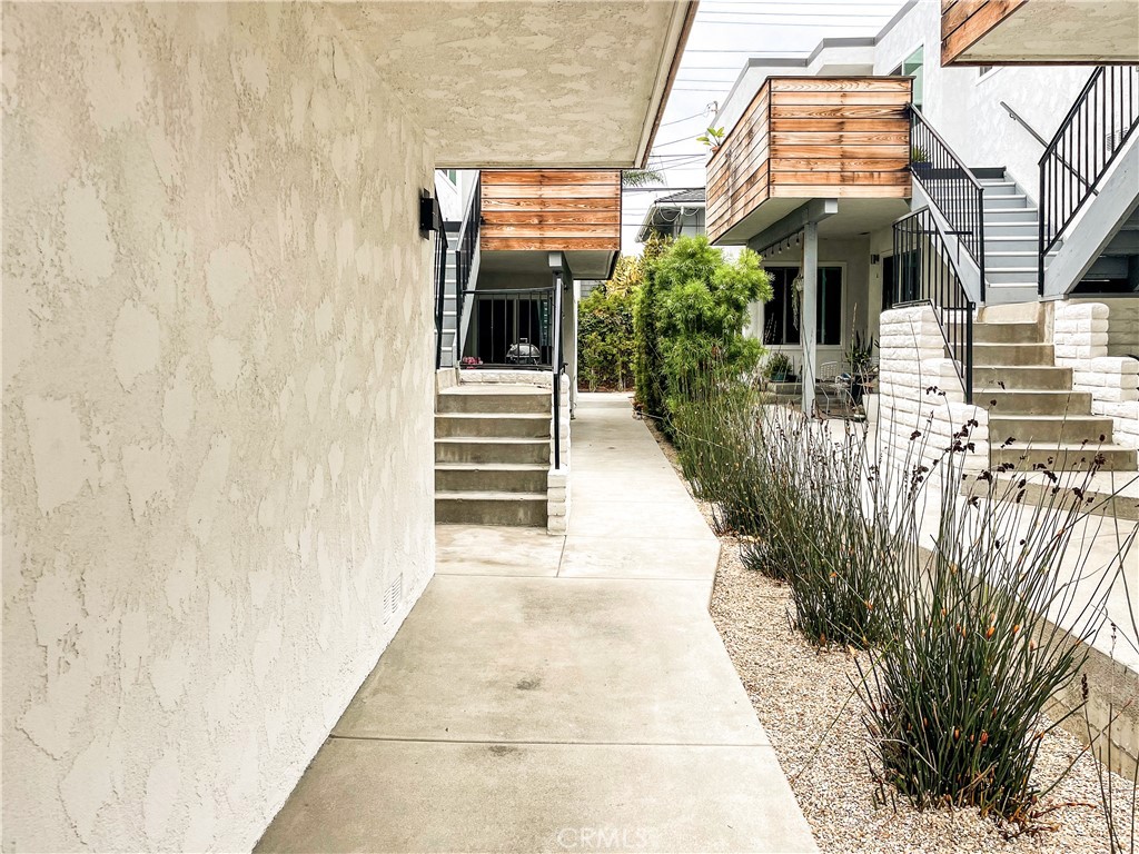 208 Avenida Victoria C