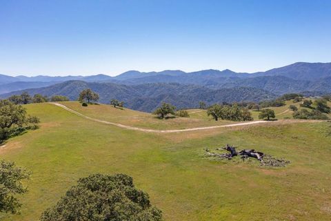 Photo of 24 Vasquez Trail, Carmel, CA 93923 (MLS # ML82042120)