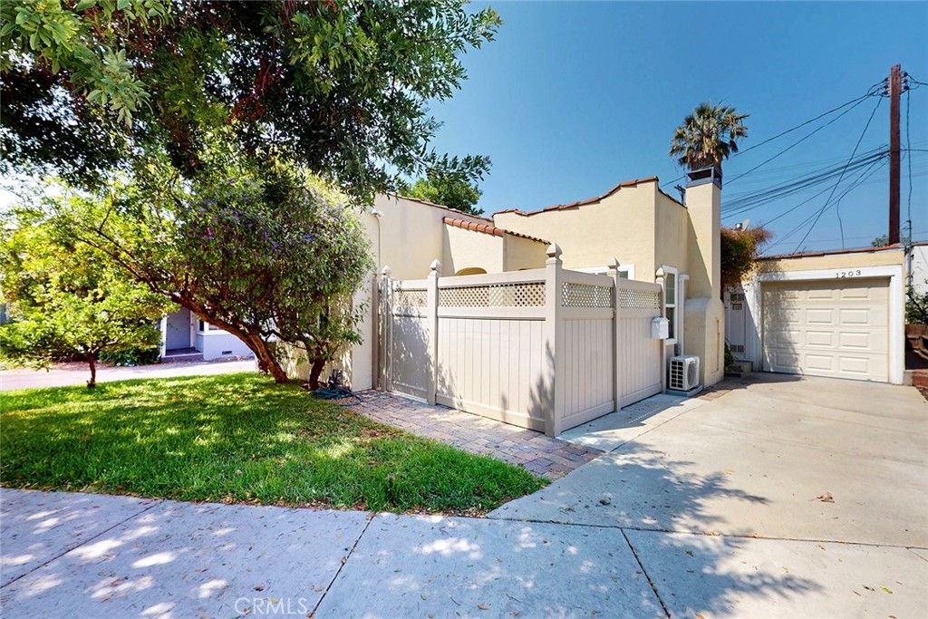 1203 Kenilworth Avenue
