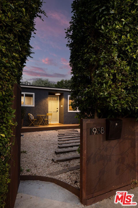 Photo of 1938 Walgrove Avenue, Los Angeles, CA 90066 (MLS # 26995123)