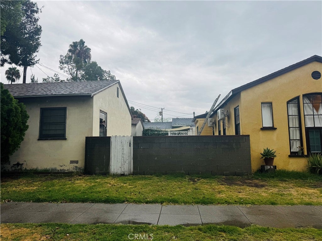 364 W Providencia Ave