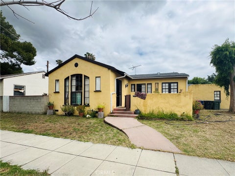 Photo of 364 W Providencia Ave AVE, Burbank, CA 91506 (MLS # PW26168348)