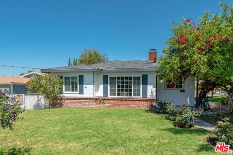 Photo of 8001 Wentworth Street, Sunland, CA 91040 (MLS # 26837681)