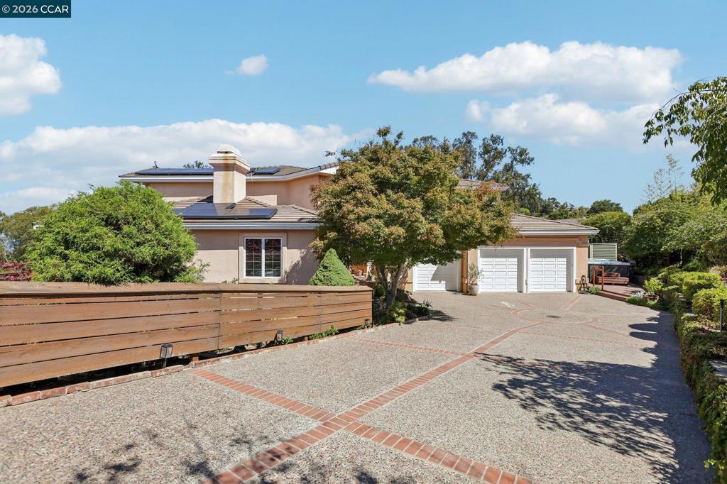 3906 Arbutus Ct