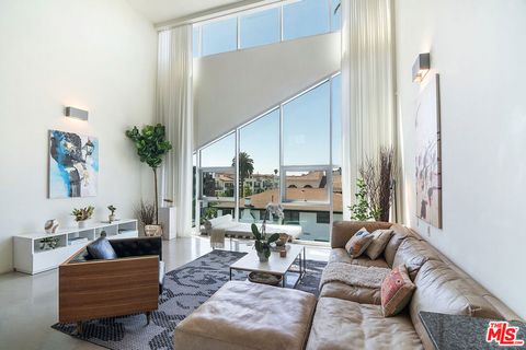 Photo of 803 Wilcox Avenue #11, Los Angeles, CA 90038 (MLS # 26767159)