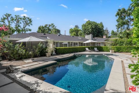 4658 Del Moreno Drive Woodland Hills CA 91364