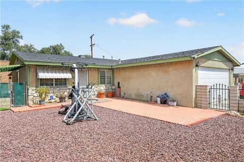 Photo of 1713 Piute St, Barstow, CA 92311 (MLS # DW26071037)