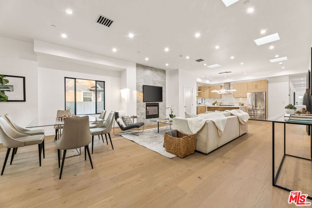 1170 S Lucerne Boulevard, Los Angeles CA 90019