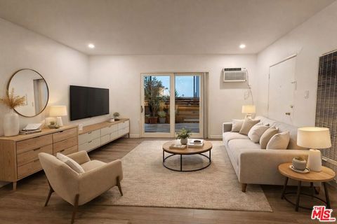 Photo of 1333 N Fuller Avenue #1, Los Angeles, CA 90046 (MLS # 26635987)