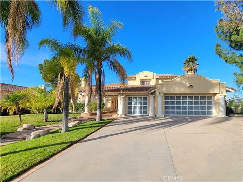 Photo of 306 Edgemont Drive, Redlands, CA 92373 (MLS # IG26019310)