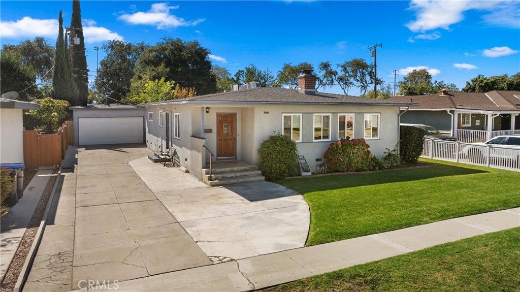 Photo of 442 W Porter Ave, Fullerton, CA 92832 (MLS # OC25243491)