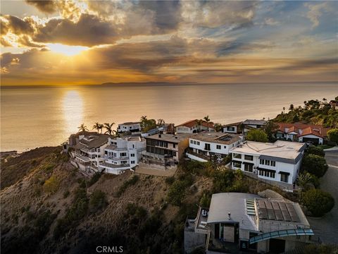 Photo of 797 Nyes Pl, Laguna Beach, CA 92651 (MLS # LG25230739) Photo of 797 Nyes Pl, Laguna Beach, CA 92651 (MLS # LG25230739)