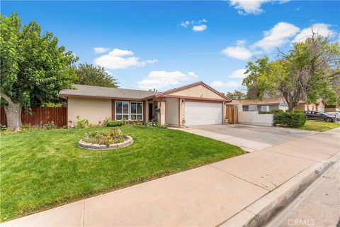 Photo of 44202 E 4th Street, Lancaster, CA 93535 (MLS # DW25195878)