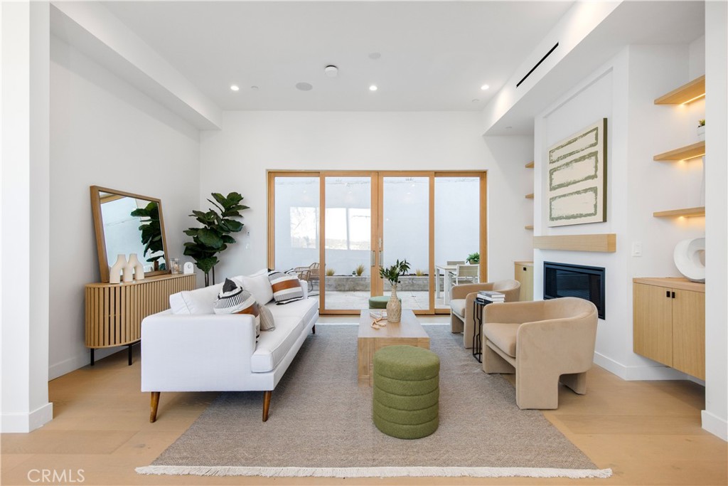 Properties 2 2456 Loy Lane