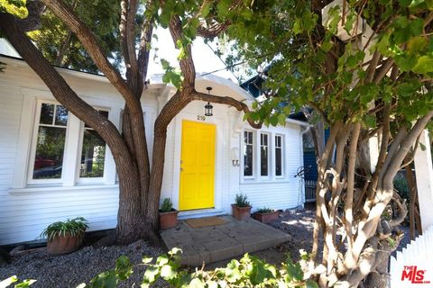 Photo of 219 Market Street, Venice, CA 90291 (MLS # 25609191)