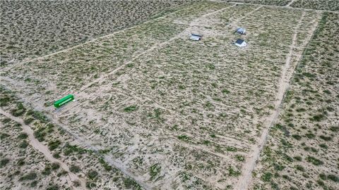 Photo of 15803 Paramount, Phelan, CA 92371 (MLS # HD26015440)