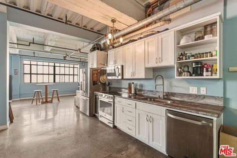 Photo of 312 W 5th Street #1101, Los Angeles, CA 90013 (MLS # 26636437)