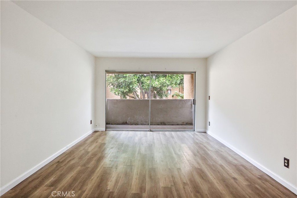 1001 W Macarthur 110