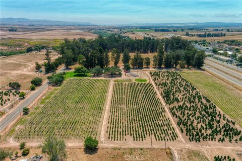 Tiny photo for 424 Bermuda Place, Nipomo, CA 93444 (MLS # PI25188237)