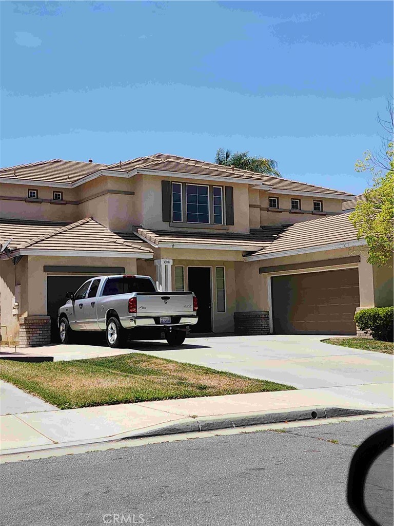 2-story; 4 bed/3 bath home; plus loft upstairs. one of the bed/bath is located downstairs. 3-car garage with additional storage room in the garage. wood laminate flooring throughout the home. Central A/C & heating. large open kitchen and family room. located in a cul de sac. within walking distance to elementary and High Schools. Menifee School District.