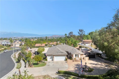 MLS: OC26215621