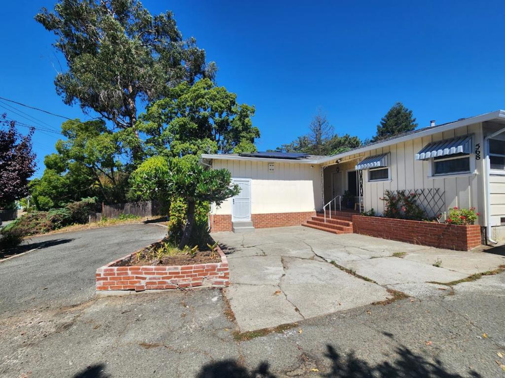 568 Admiral Callaghan Lane