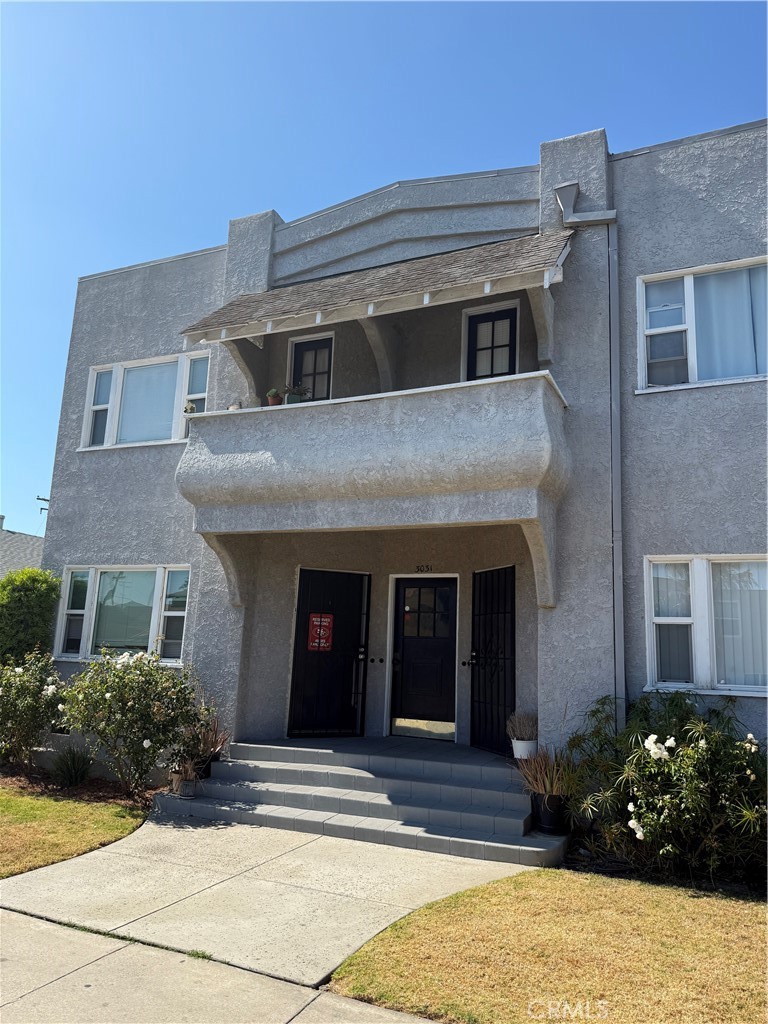 Charming Remodeled 1923 Historical Apartment with Modern Amenities!!! Step into this beautifully remodeled historical apartment that perfectly blends old-world charm with modern convenience. The apartment features stunning original woodwork and hardwood floors throughout, creating a warm and inviting atmosphere. Built-in cabinets and abundant storage spaces offer both character and practicality. You will love the large windows that flood the apartment with natural light, making every room feel bright and airy. The spacious bathroom is outfitted with elegant fixtures. The kitchen is a cook's dream, featuring appliances and a breakfast bar with lighting giving it a functional design. The bedroom is expansive and boasts wall-to-wall closet space, perfect for all your storage needs. Stay cozy year-round with a heating system and a ceiling fan for those warmer months. A charming fake fireplace adds to the apartment's cozy feel. As a resident, you’ll have access to a community patio with a BBQ area, perfect for entertaining or enjoying a quiet evening outdoors. Unit is walking distance to Starbucks, Smart and Final, 4th Street/Retro Row, restaurants and religious facilities. Only 3/4 mile to the beach. Do not miss the chance to live in this unique blend of history and modern comfort—schedule a viewing today!