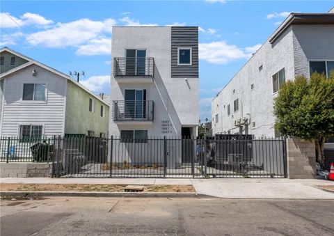 Photo of 1885 W 20th Street #1885 1/2, Los Angeles, CA 90007 (MLS # BB26084577)