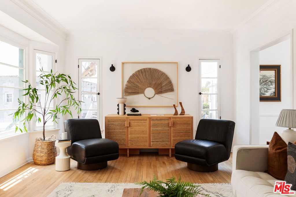 Photo of 519 1/2 Rose Avenue, Venice, CA 90291 (MLS # 25572401)