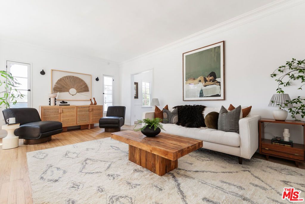 Photo of 519 1/2 Rose Avenue, Venice, CA 90291 (MLS # 25572401)