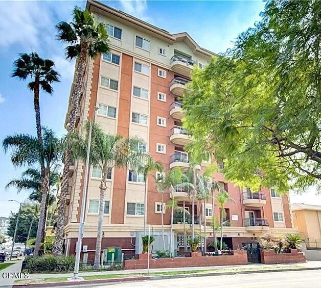 Los Angeles, California 90005, United States, 2 Bedrooms Bedrooms, ,2 BathroomsBathrooms,Residential,Active,92969
