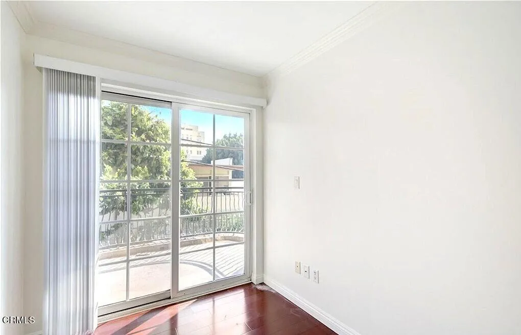 Los Angeles, California 90005, United States, 2 Bedrooms Bedrooms, ,2 BathroomsBathrooms,Residential,Active,92969