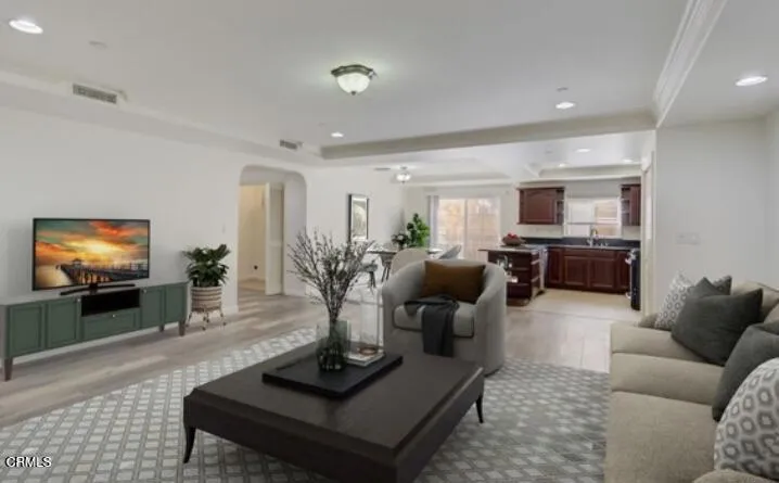 Los Angeles, California 90005, United States, 2 Bedrooms Bedrooms, ,2 BathroomsBathrooms,Residential,Active,92969