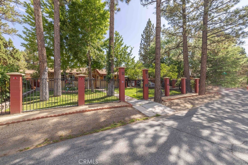 500 E Meadow