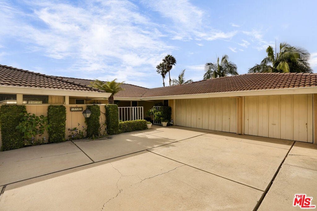 29917 Avenida Anillo