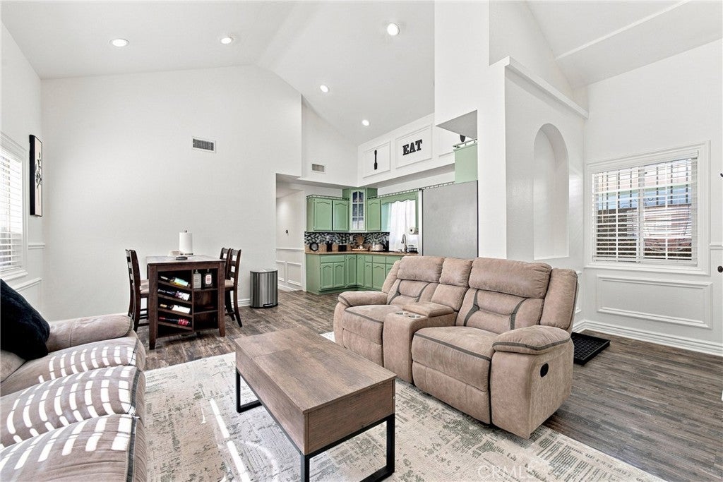 2414 Santa Ana Boulevard S