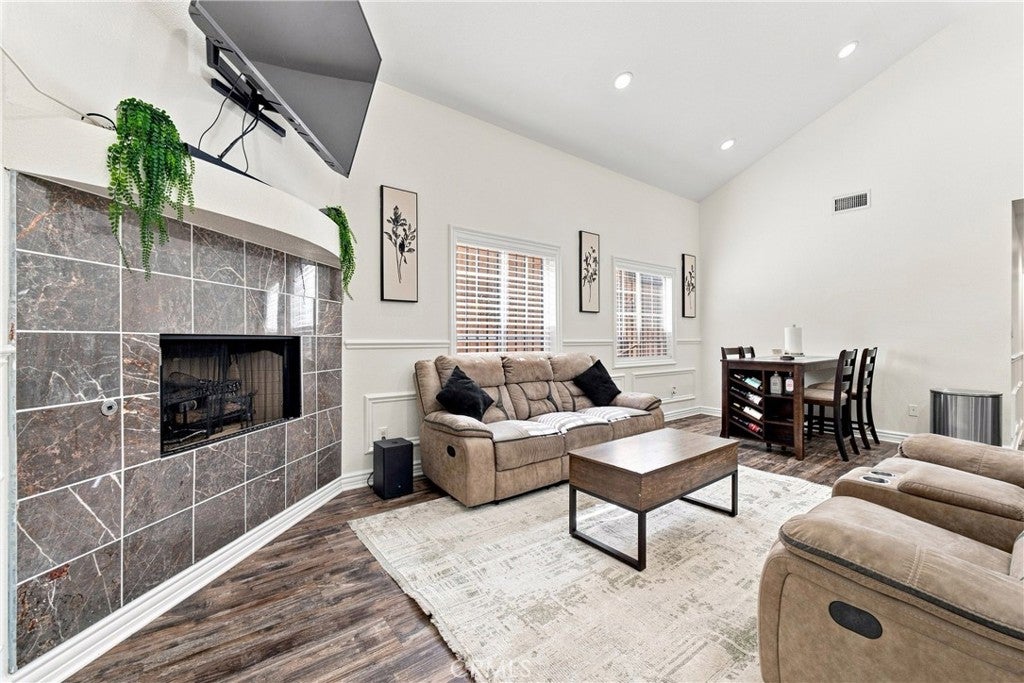 2414 Santa Ana Boulevard S