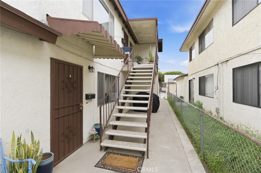 338 W 9th Street