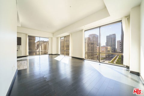 Photo of 655 S Hope Street #704, Los Angeles, CA 90017 (MLS # 26869865)