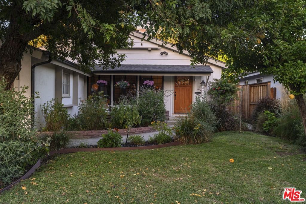 Photo of 4440 Sylmar Avenue, Sherman Oaks, CA 91423 (MLS # 26716765)