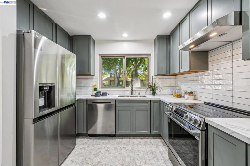 3227 Santa Cruz Ln