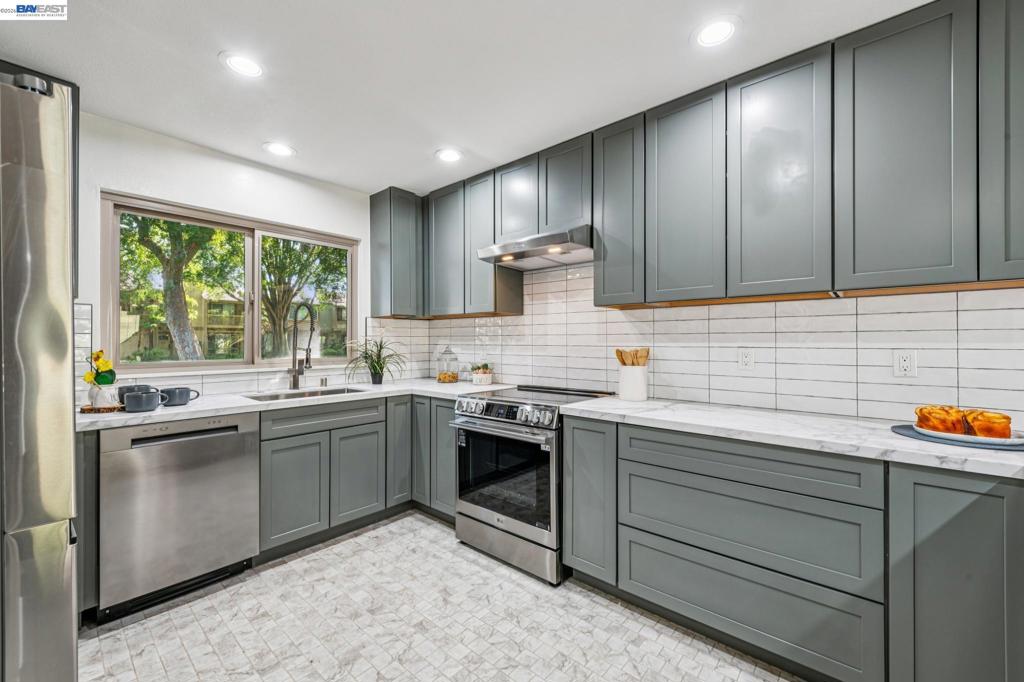 3227 Santa Cruz Ln