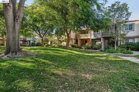 Photo of 3227 Santa Cruz Ln LN, Alameda, CA 94502 (MLS # 41134137)