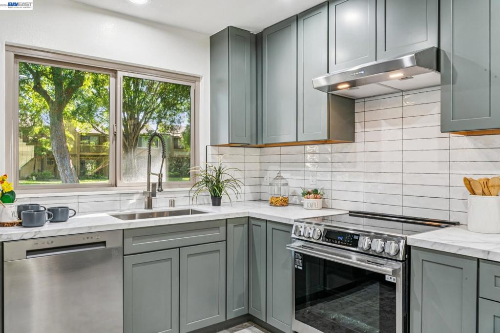 3227 Santa Cruz Ln