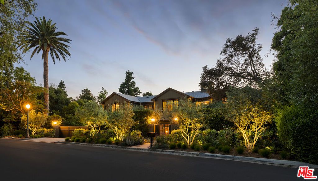 Photo of 1529 Amalfi Drive, Pacific Palisades, CA 90272 (MLS # 25599593)