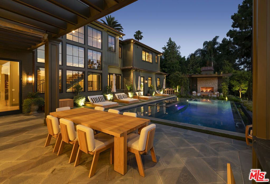 Photo of 1529 Amalfi Drive, Pacific Palisades, CA 90272 (MLS # 25599593)