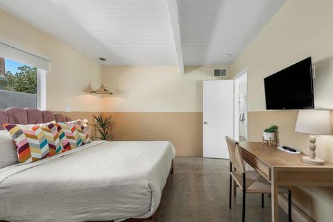 Tiny photo for 633 S Canon Drive, Palm Springs, CA 92264 (MLS # 219134711PS)